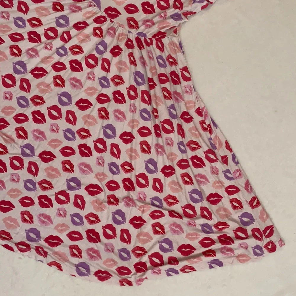Posh Peanut | Lola Kiss Lips Flutter Sleeve Twirl Bamboo Dress Red/Pink (9Y) - Picture 13 of 15